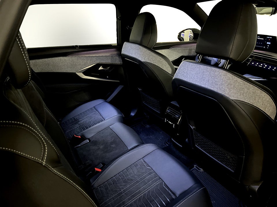 Bild på Peugeot 5008 GT Ultimate Hybrid 145hk Aut 7-SITS ELSTOL B-KAMERA