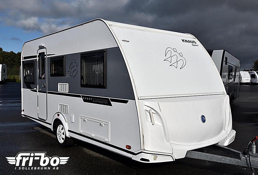 Knaus 460 EU Sport Silver Selection, Långbäddar