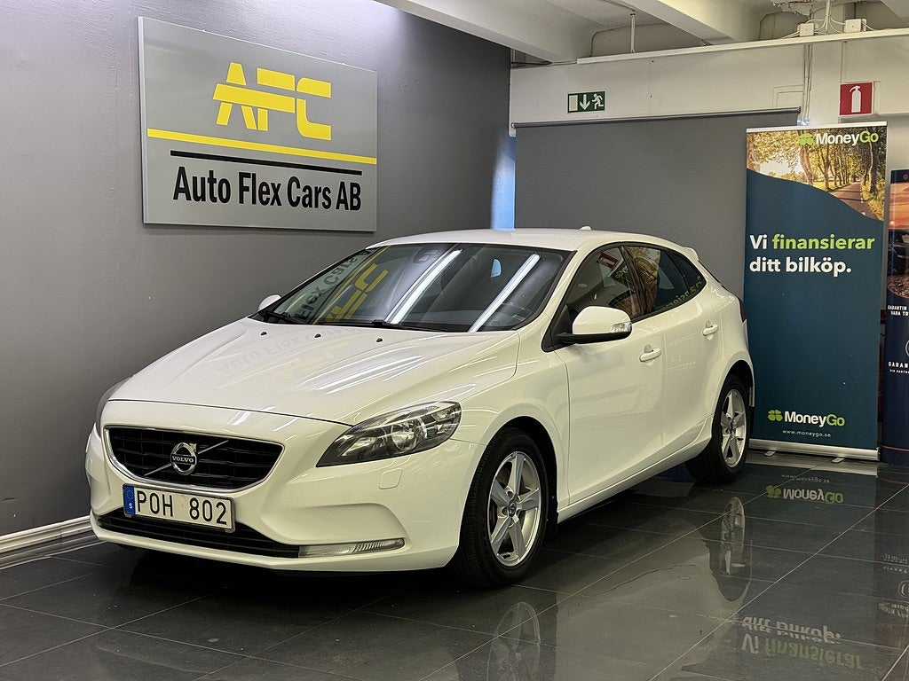 Volvo V40 D3 Kinetic Euro 5 | NYKAMREM | S+V | P-SENSOR