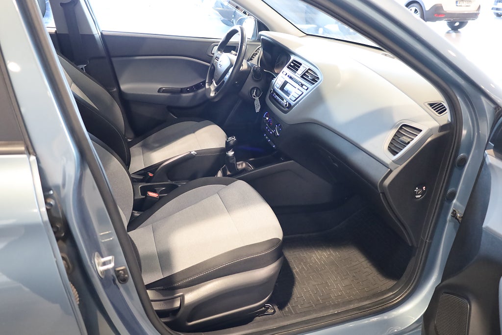 Hyundai i20 1.2 ComfortPlus PDC Blåtand Rattvärme 2016