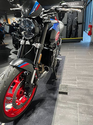 Triumph 660 Trident Triple / 3,45% / 96Mil