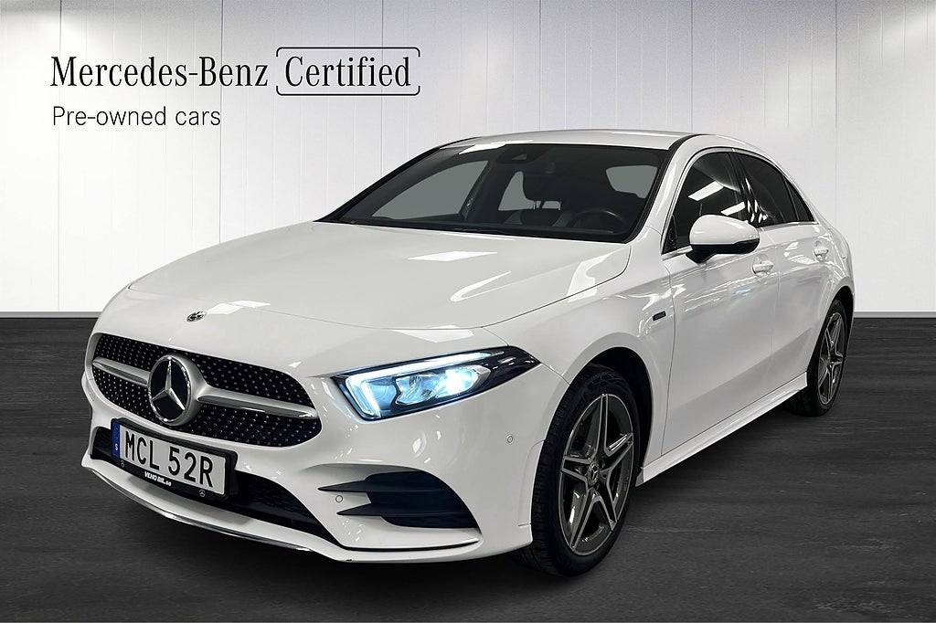 Mercedes-Benz A 250 e Sedan AMG / Värmare 