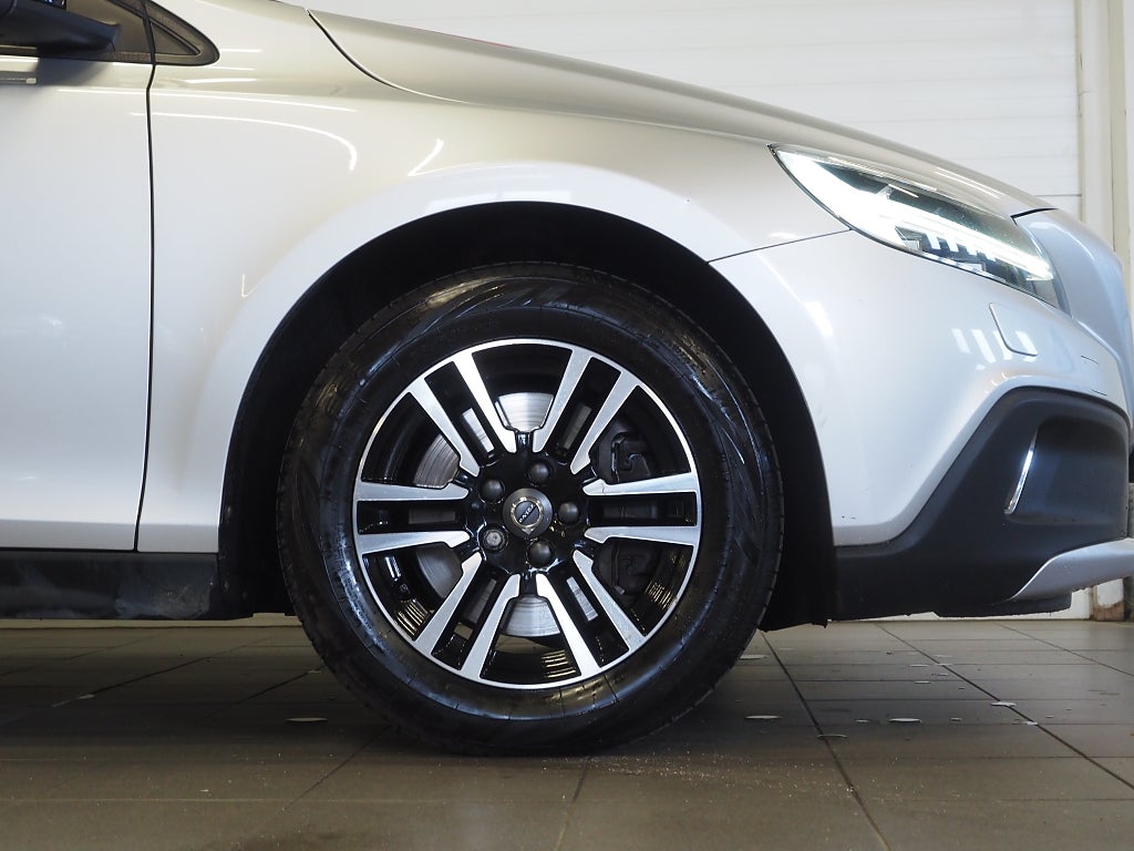 Volvo V40 Cross Country T3 Geartronic Automat 152hk Momentum Navi Värm 2018