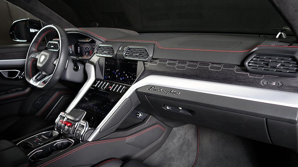 Lamborghini Urus är biltillverkarens första suv. 
