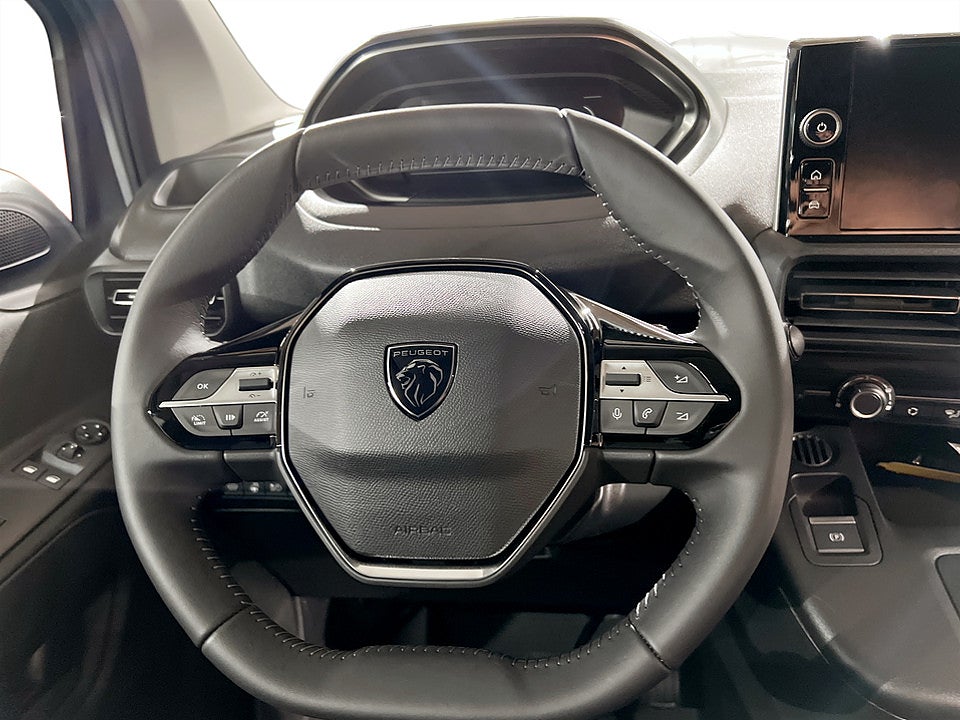 Bild på Peugeot Partner 130hk Aut L2 - EDITION! SERVICE & V-HJUL INGÅR!