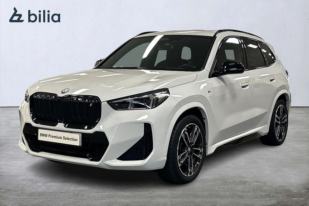BMW iX1 xDrive 30 M-Sport | H&K | HUD | 360° | Stol m. minne