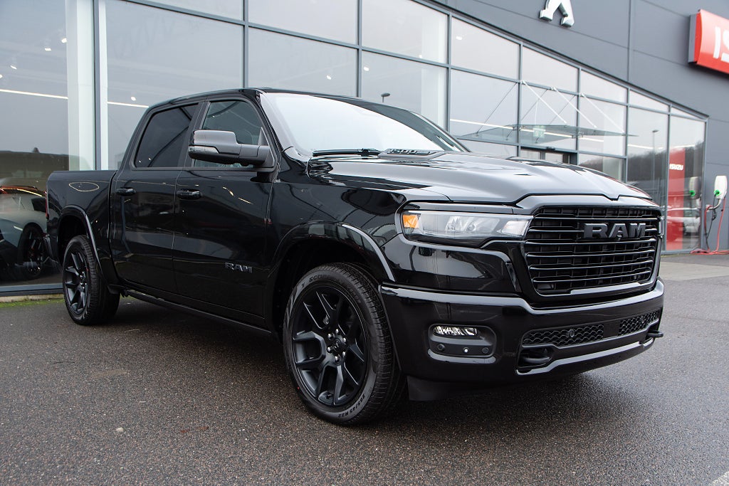 Dodge RAM 1500 Laramie Night Edition 420hk LÅG SKATT OMG LEV
