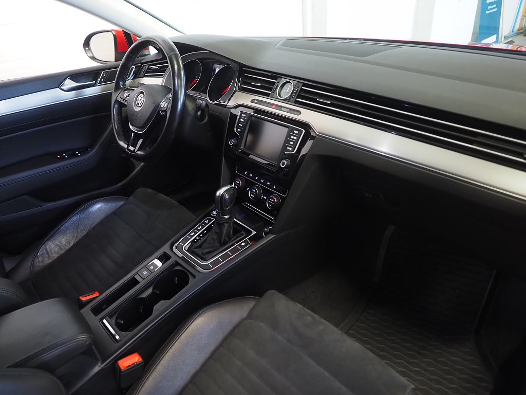 Volkswagen Passat Sportscombi 2.0 TDI R-Line | Värmare | Drag | 2017