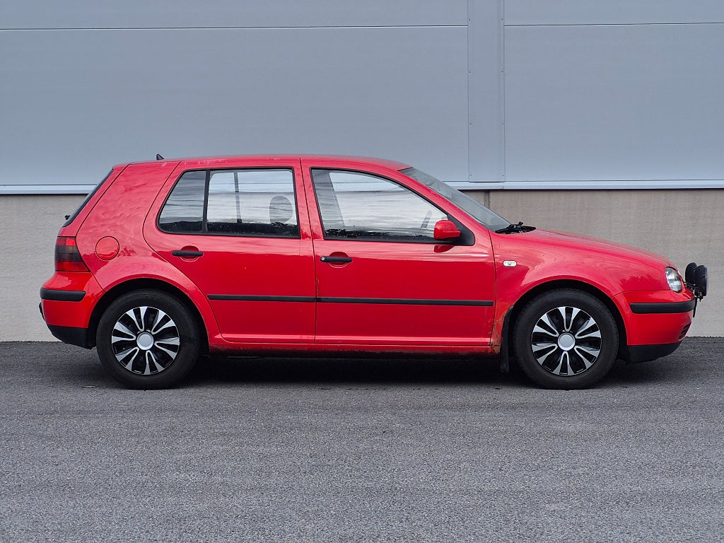 Volkswagen Golf 5-dörrar 1.6 Trendline Dragkrok Nybytt kamrem låga mil