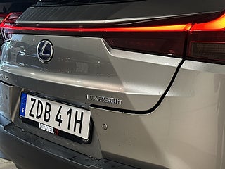 Lexus UX 250h E-Four CVT Rattvärme Kamera Psens CarPlay SoV