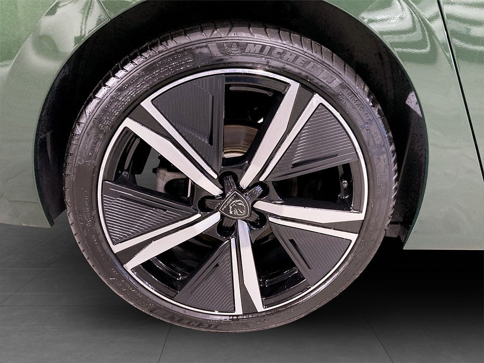 Bild på Peugeot 308 5D GT 1.2 PT 130hk Aut - B-KAMERA, CARPLAY