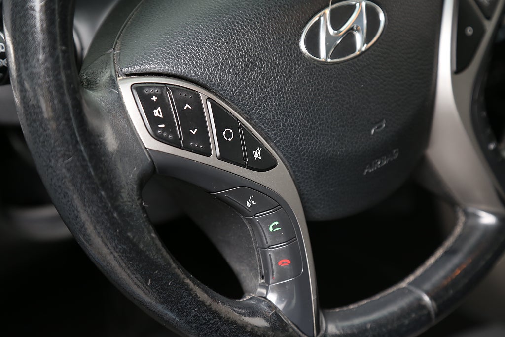 Hyundai i30 1,6 GDI 135hk Business Kombi Automat Nybesikt 2013