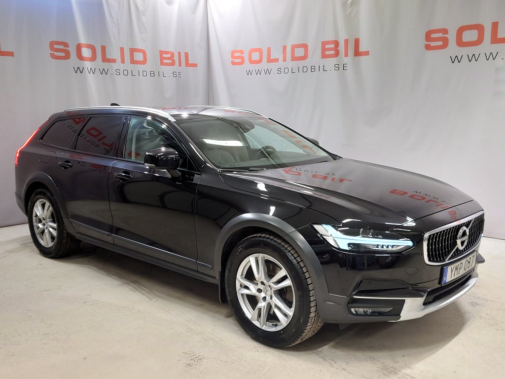 Volvo V90 Cross Country D4 AWD Momentum Dieselvärmare Drag Läder