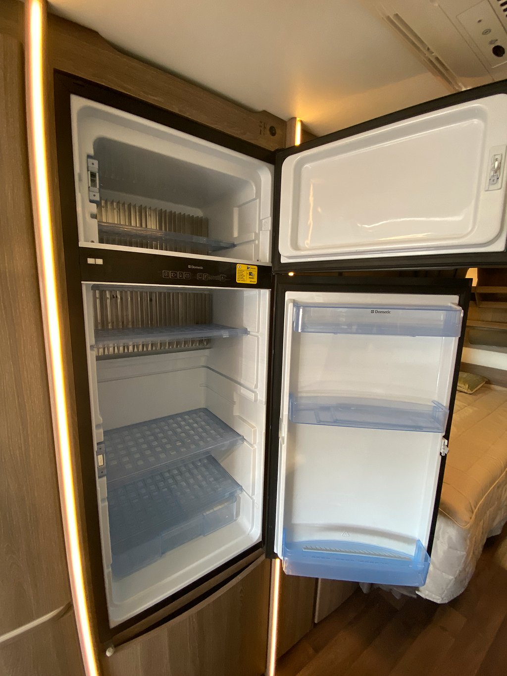 Kabe Royal 780 ETDL KS  / Mover / AC / Ugn / 3.339kr/mån - Kabe