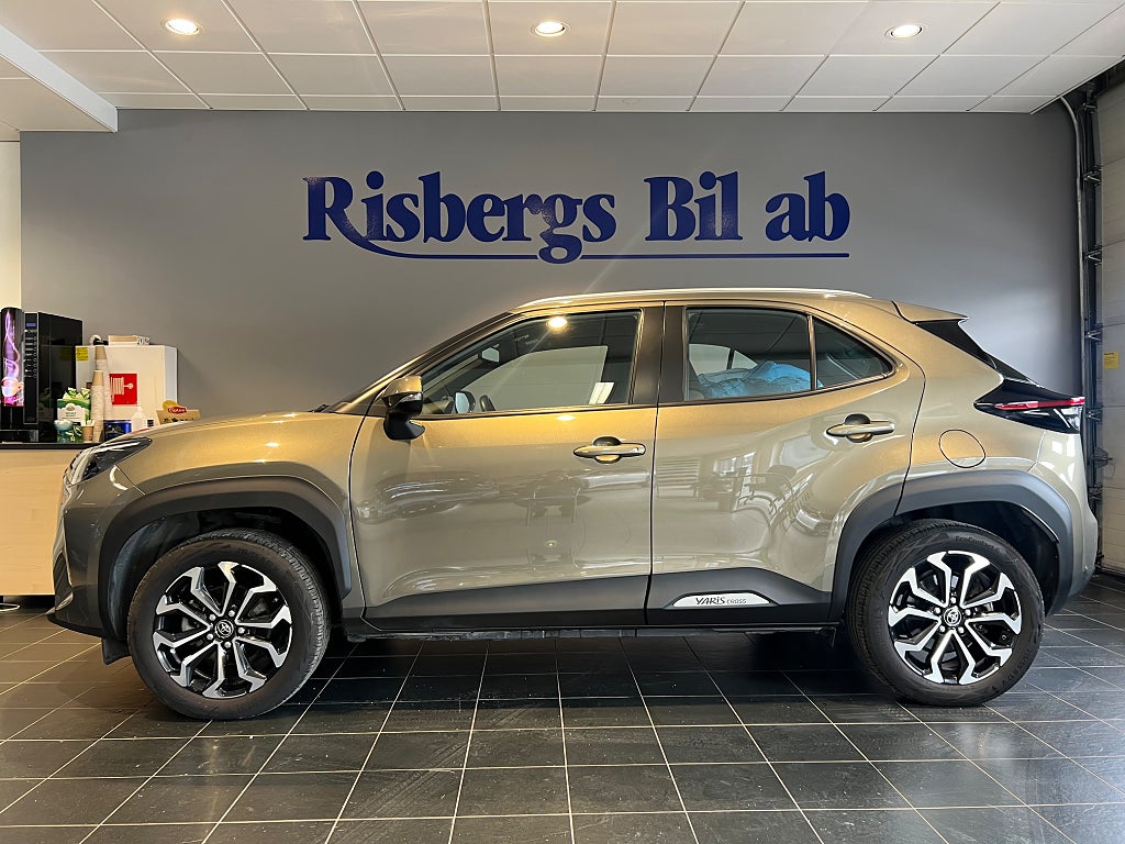 Toyota Yaris Cross Hybrid AWD-i e-CVT Active Plus V-Hjul!