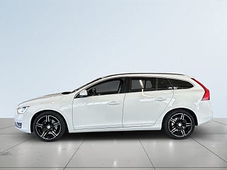 Volvo V60 D4 AWD Momentum Business S&Vhjul/Drag/Dvärm/AdaptivFart – bild 4