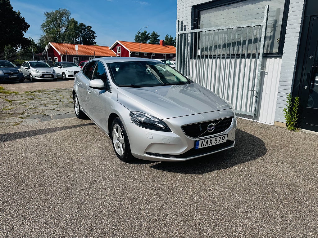Volvo V40 D3 150HK BUSINESS EDITION PRO / DRAG / VÄRMARE / NAVI