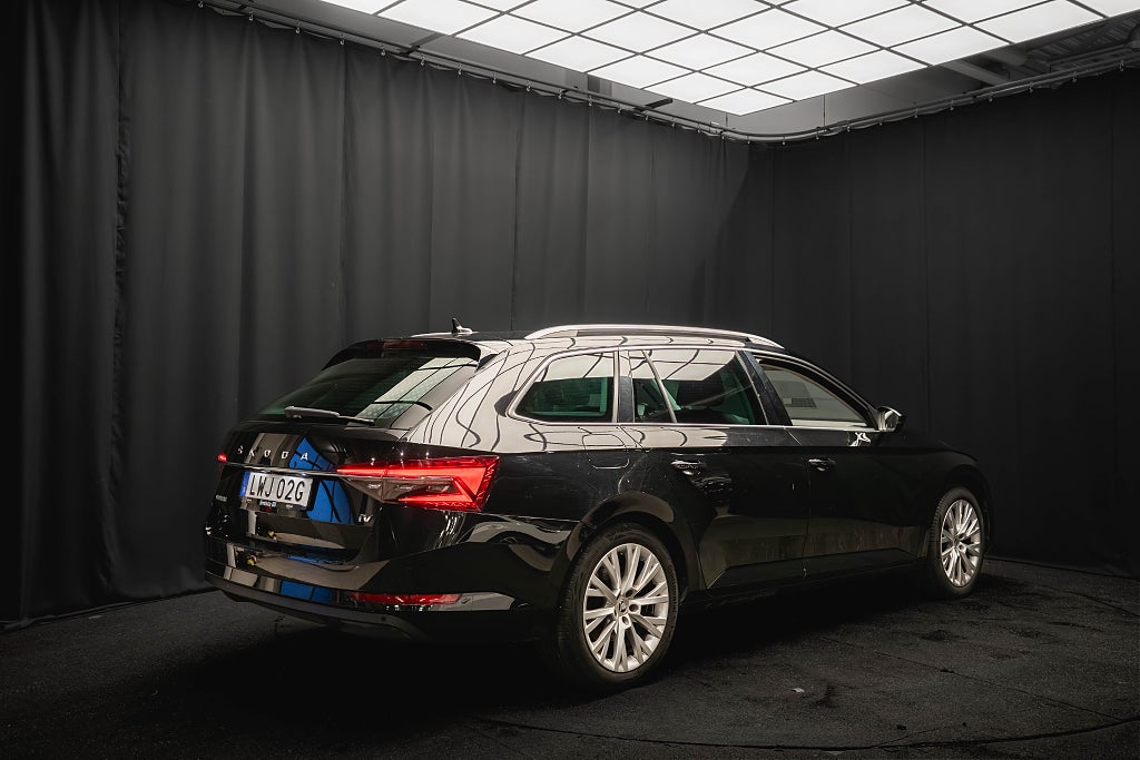 Skoda Superb iV BUSINESS STYLE DRAG B-VÄRMARE KAMERA COCKPIT MOMS