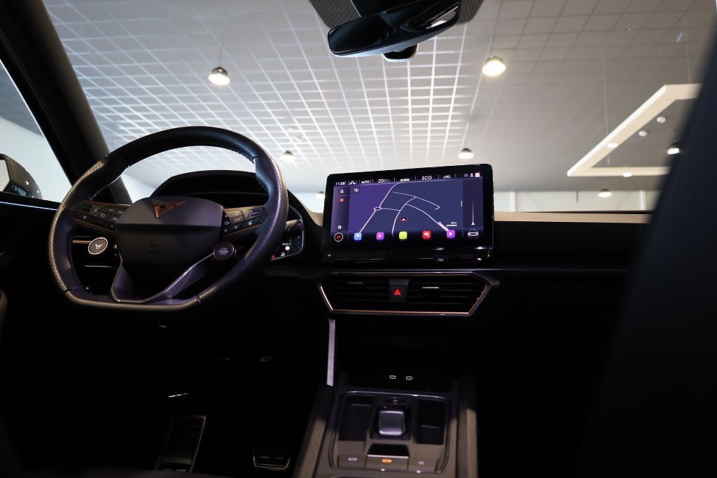 Cupra Leon Sportstourer e-Hybrid Drag Navi Kamera Cockpit CarPlay 2024