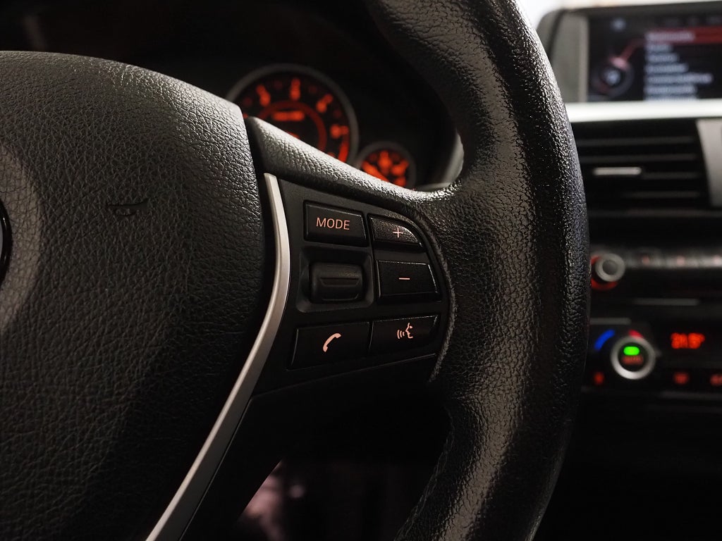 BMW 318 d Touring Steptronic Sport line PDC Farthållare 2015