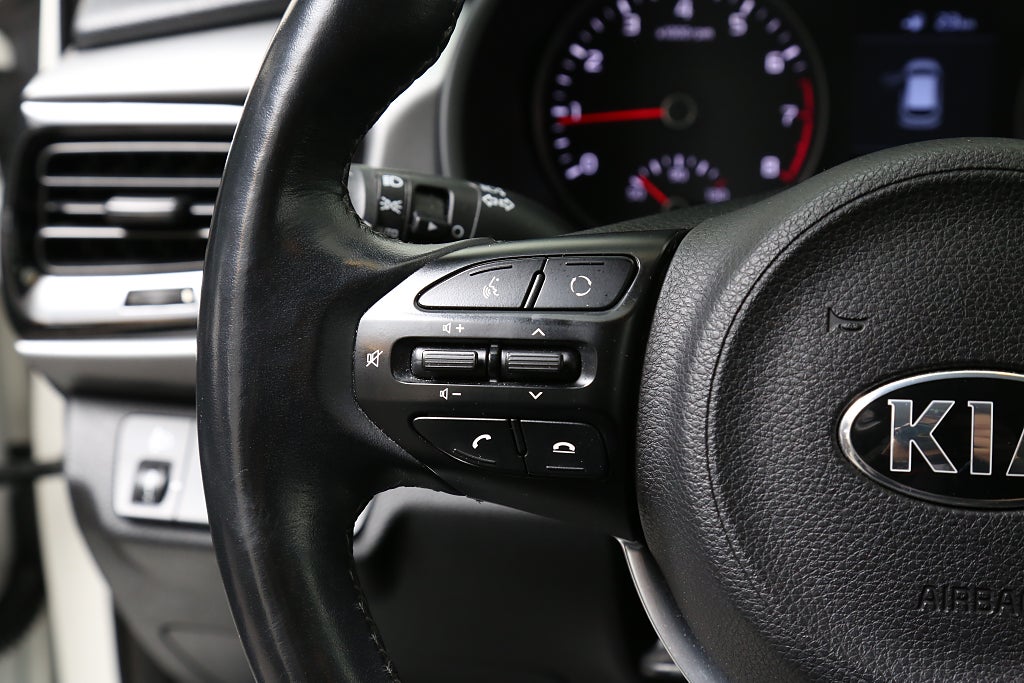 Kia Rio 1,2 84hk Launch Edition CarPlay P-sensorer