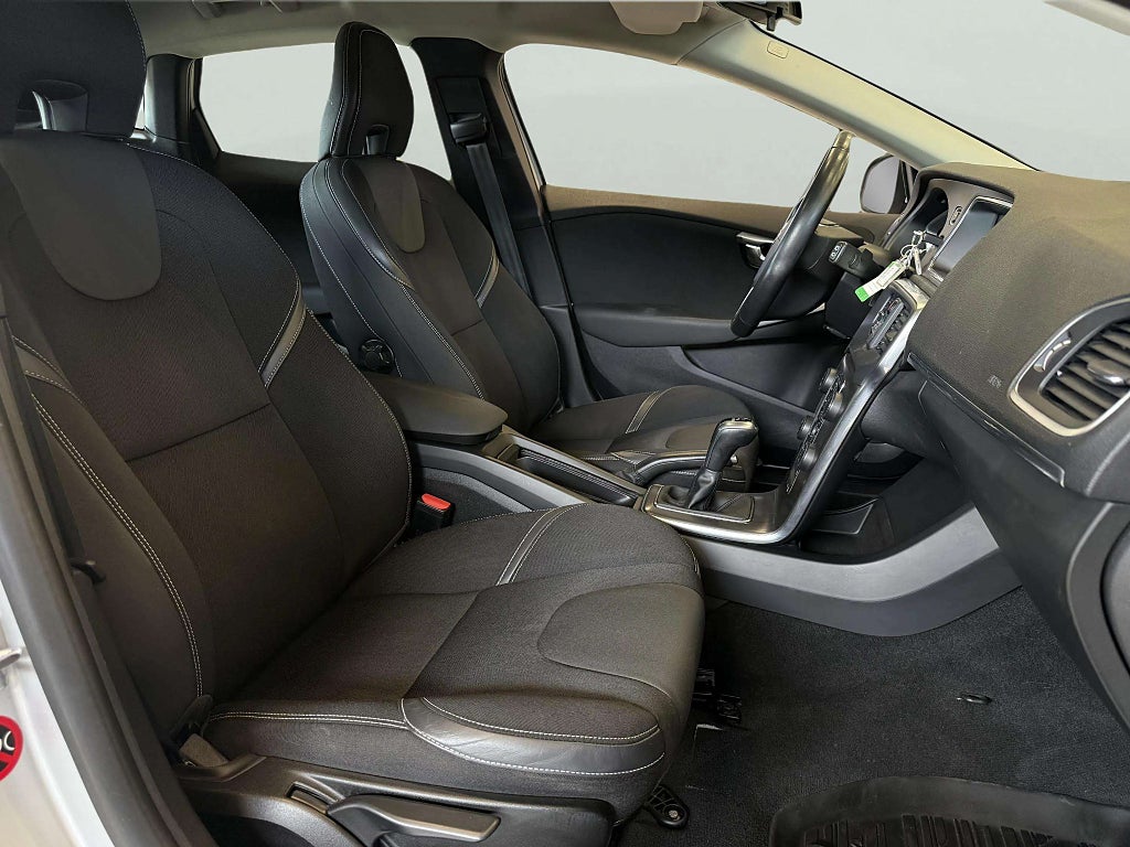 Volvo V40 D2 Momentum Gps Dragkrok V-Hjul Ny servad - miniatyr 12