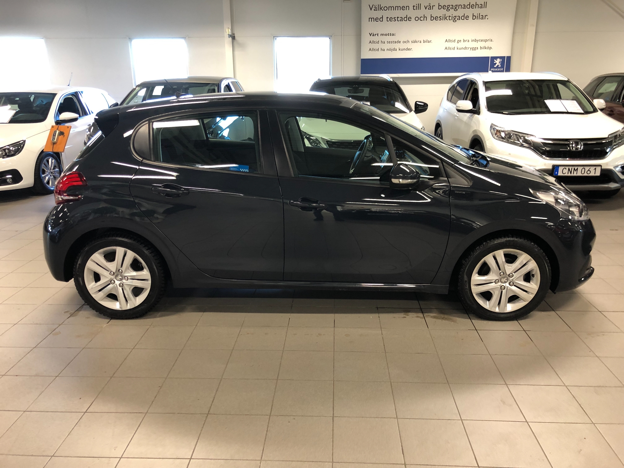 Peugeot 208 Signature PureTech 82 2018, kuva 3/41