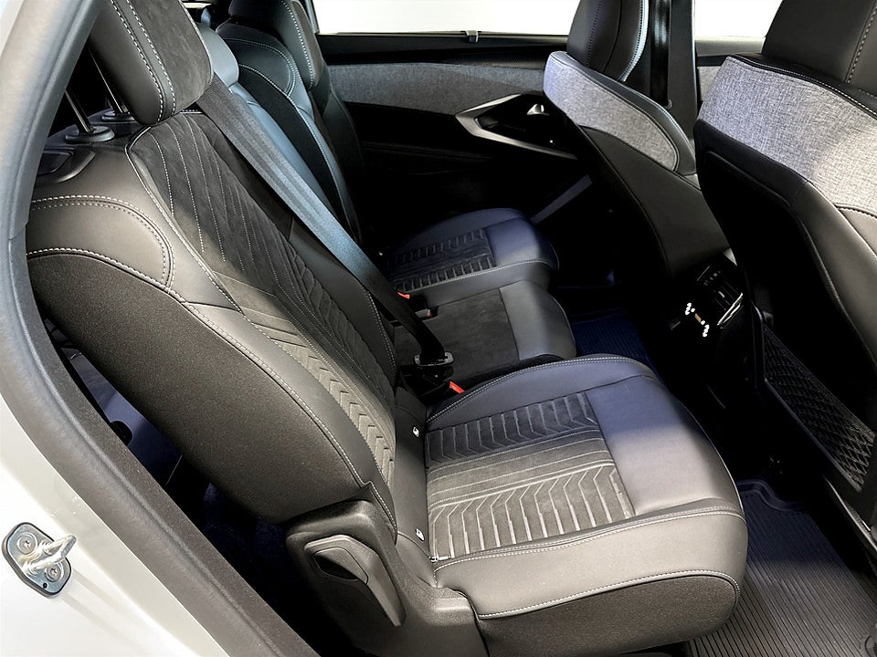 Bild på Peugeot 5008 GT Hybrid 145hk Aut MASSAGE 7-SITS B-KAMERA 