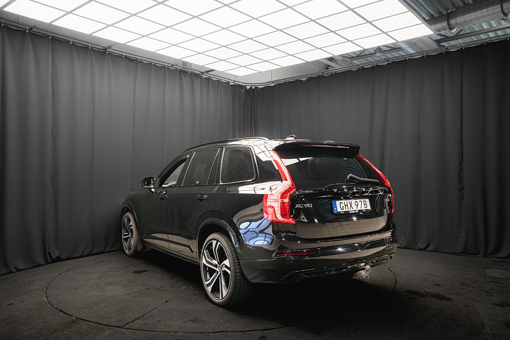 Volvo XC90 B5 AWD R-Design PRO 7-sits B&W PANO LUFT 22'' DRAG MOMS