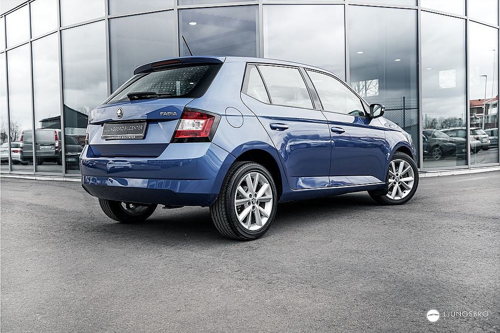 Skoda Fabia 1.2 TSI DSG 110hk / PDC / Lågmilad