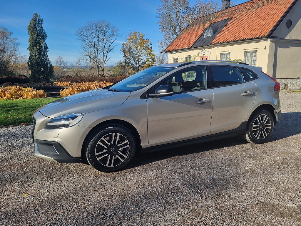 Volvo V40 Cross Country T3 Momentum  BE LED VÄRMARE NY KAMREM