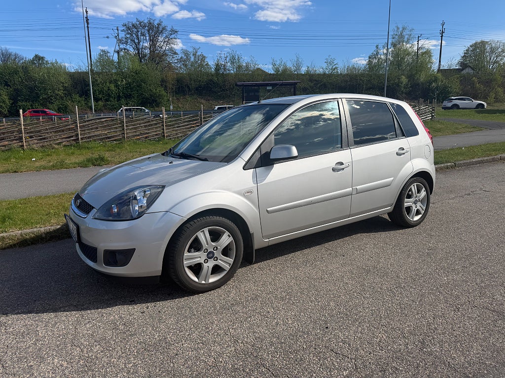 Ford Fiesta 5-dörrar 1.4 