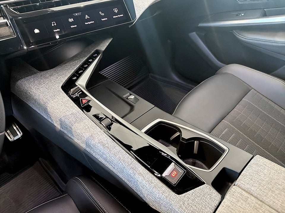 Bild på Peugeot 3008 GT Hybrid 1.2 PT 145hk Aut B-KAMERA CARPLAY
