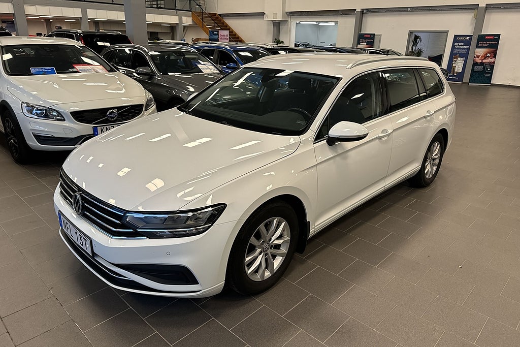 Volkswagen Passat 1.5 TSI SUPERDEAL FR 3.95% / B-KAM / FJÄRRVÄRME/ DRAG