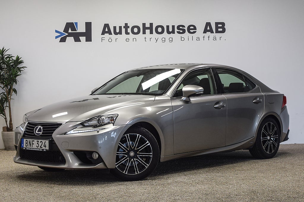Lexus IS 300h Executive Nyservad Svensksåld