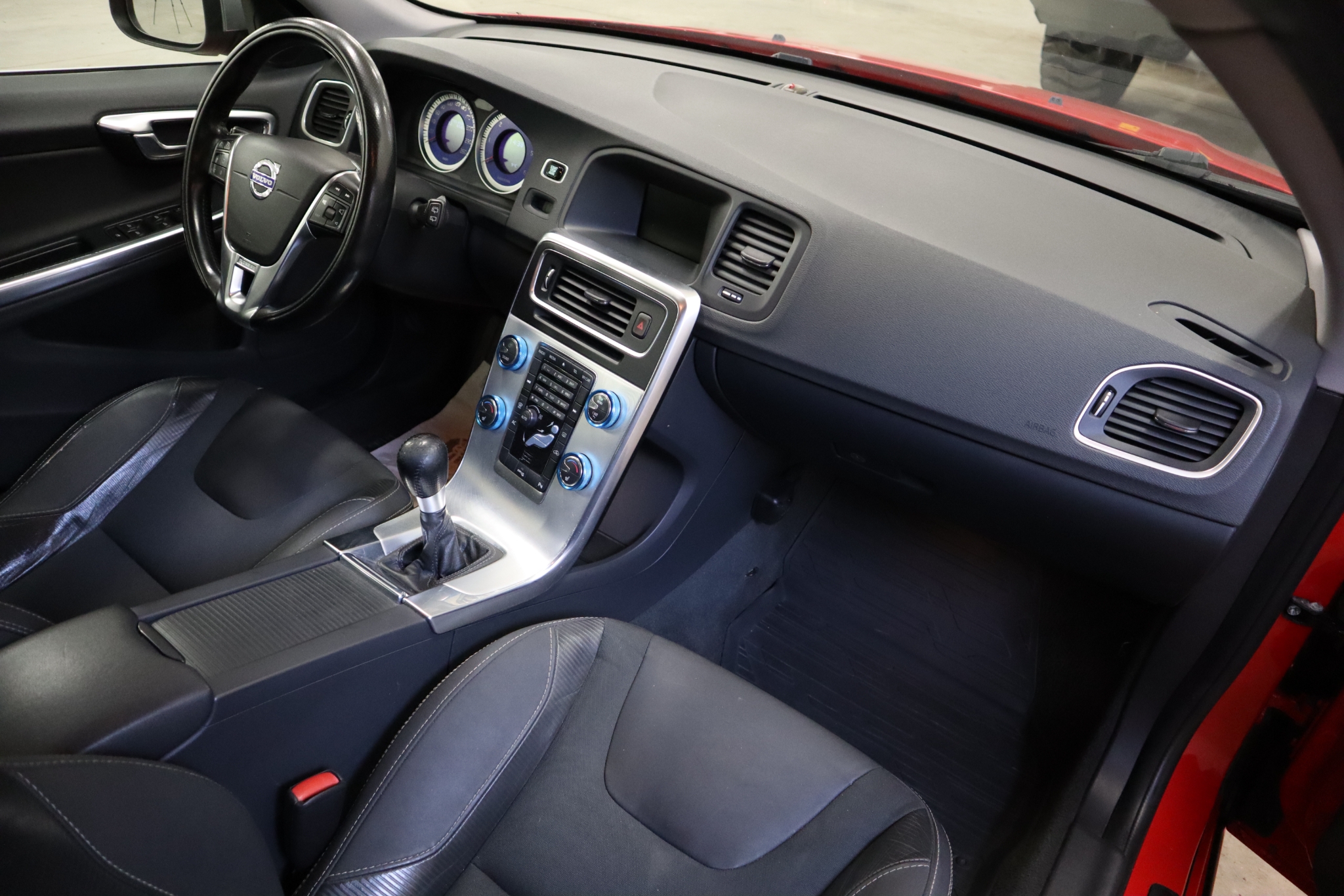 Volvo V60 D3 R-Design 2012, bild 6/39