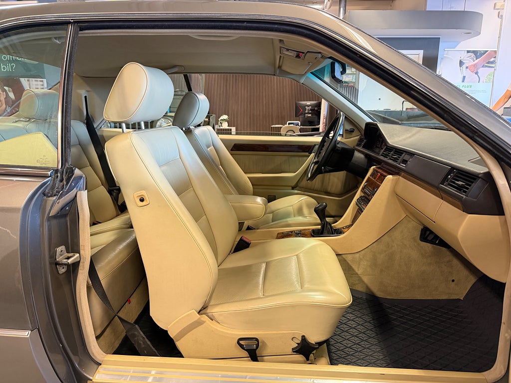 Mercedes-Benz 300 1990 - miniatyr 31