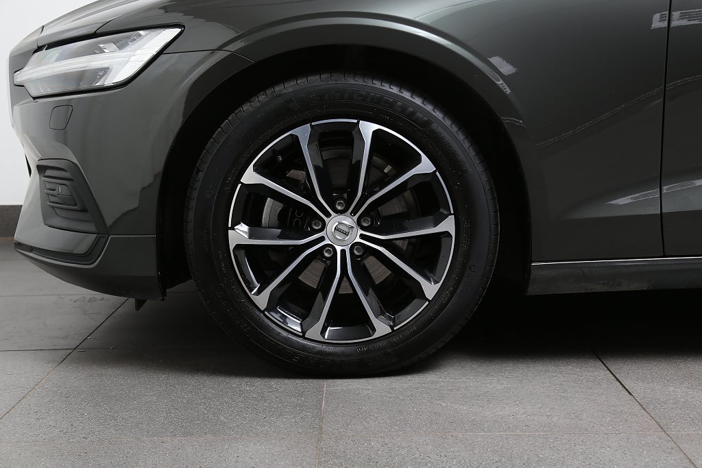 Volvo V60 B4 Diesel 197hk Momentum Aut Navi Kamera VOC Leasbar 2022