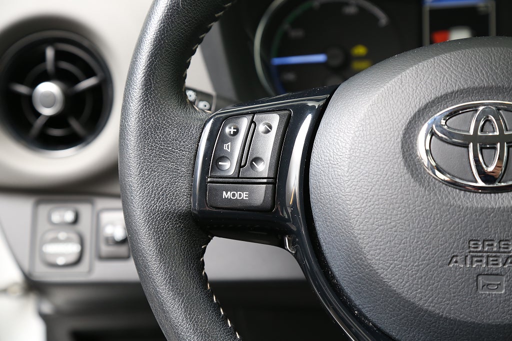 Toyota Yaris Hybrid e-CVT Active Kamera Farthållare Bluetooth