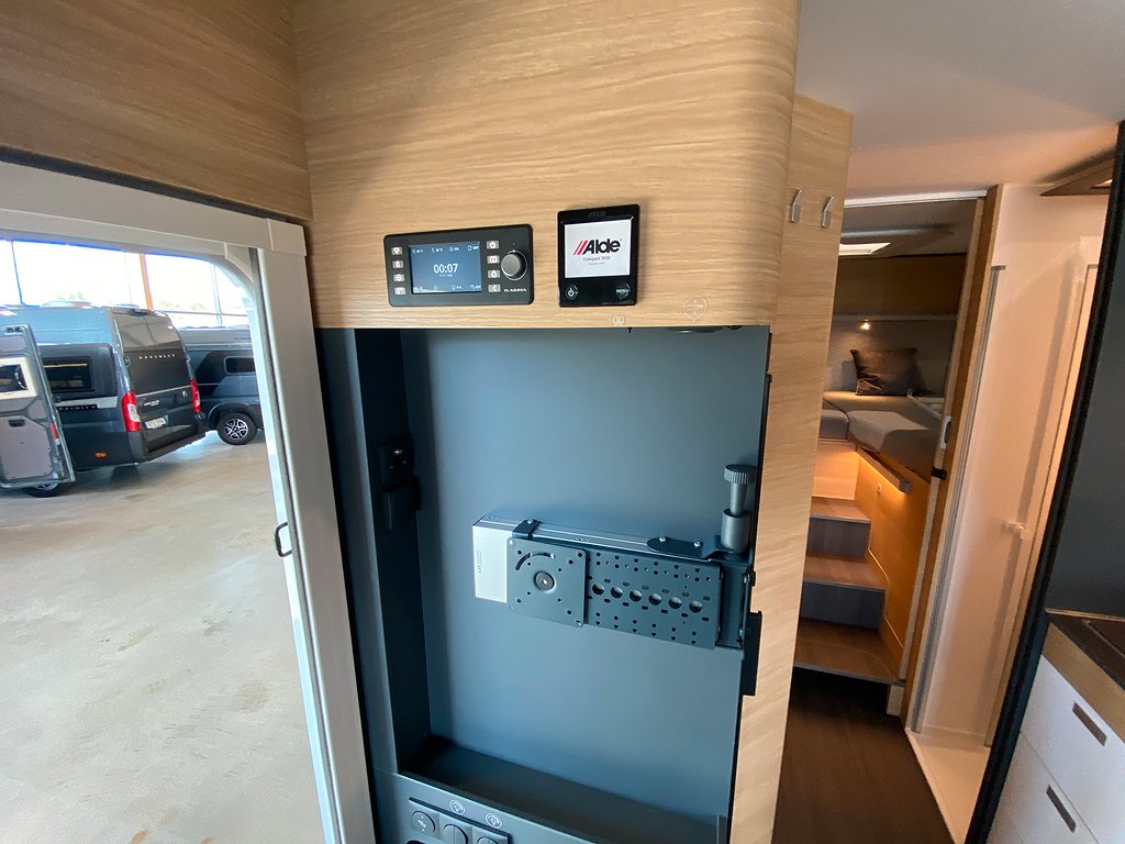 Adria Sonic Plus 700 SL / ALDE / Aut 180hk / Taksäng / Ugn - Adria