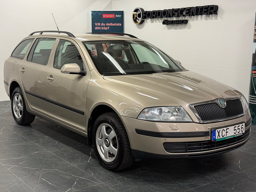 Skoda Octavia Kombi 2.0 FSI 4x4 | LÅGMIL | EN BRUKARE |