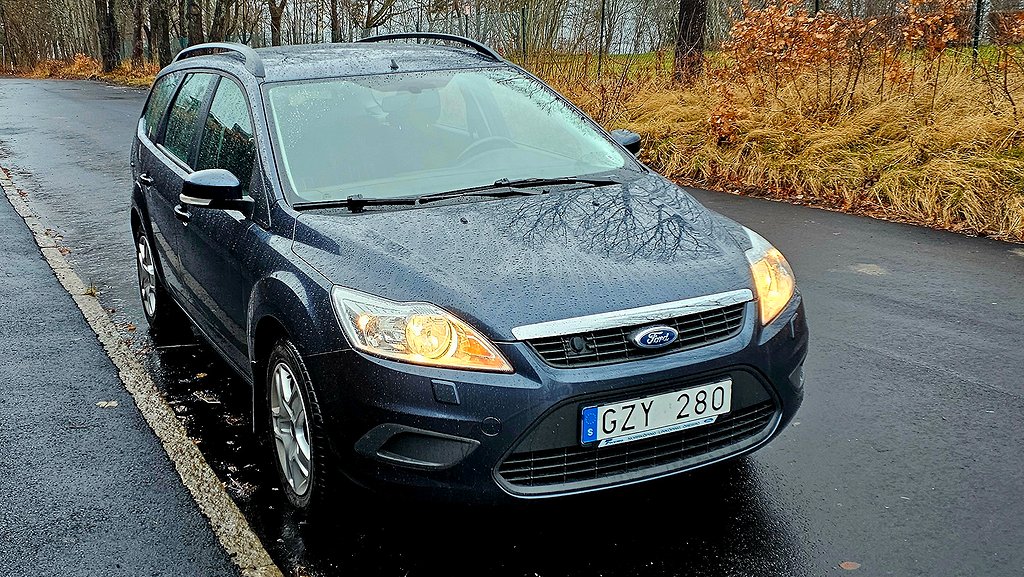 Ford Focus Kombi 1.8 Titanium - *Lågmilad familjekombi*