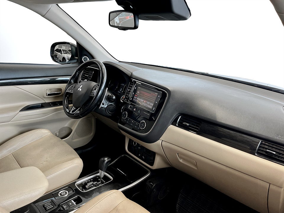 Bild på Mitsubishi Outlander Business 2.2 Di-D 150hk Aut 4WD B-KAMERA ELSTOL