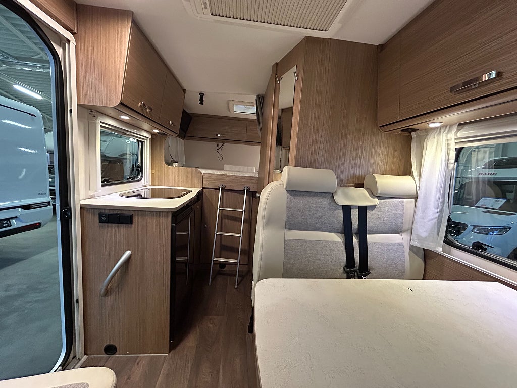 Carado V 132 / Cykelställ / Markis / Under 6m / B-körkort - Carado