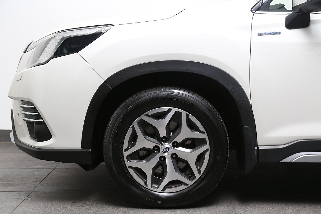Subaru Forester 2,0i e-Boxer XFuel AWD Aut Extraljus Motorvärmare 2024