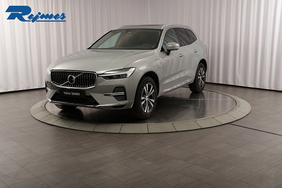 Volvo XC60 T6 Core Special Edition/B-kam/Pano