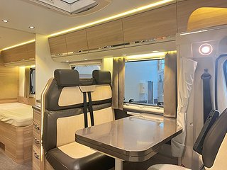 Husbil-halvintegrerad Adria CORAL S 670 SLT 12 av 28