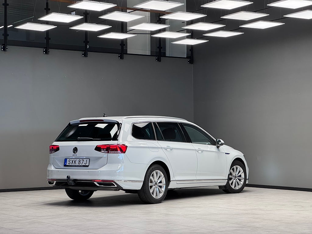 Volkswagen Passat 2023 - miniatyr 2