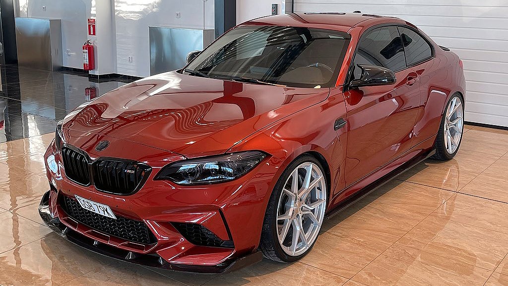 Bilen är trimmad så att den får cirka 90 hästkrafter mer än originalutförandet. 