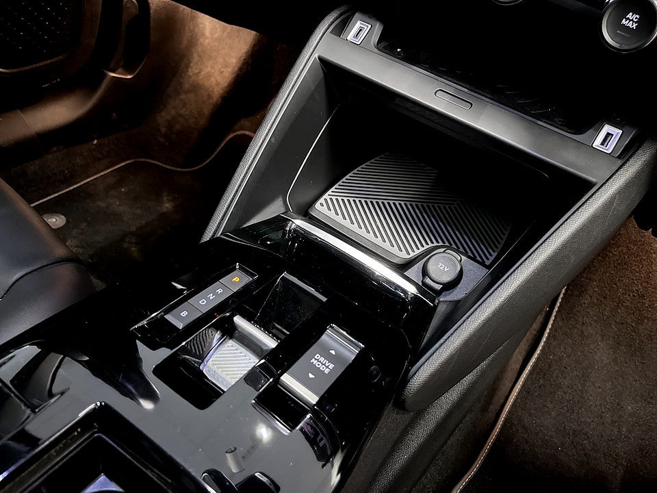 Bild på Citroën e-C4X Shine Exclusive 50 kWh Aut B-KAMERA PANO ELSTOL 136hk